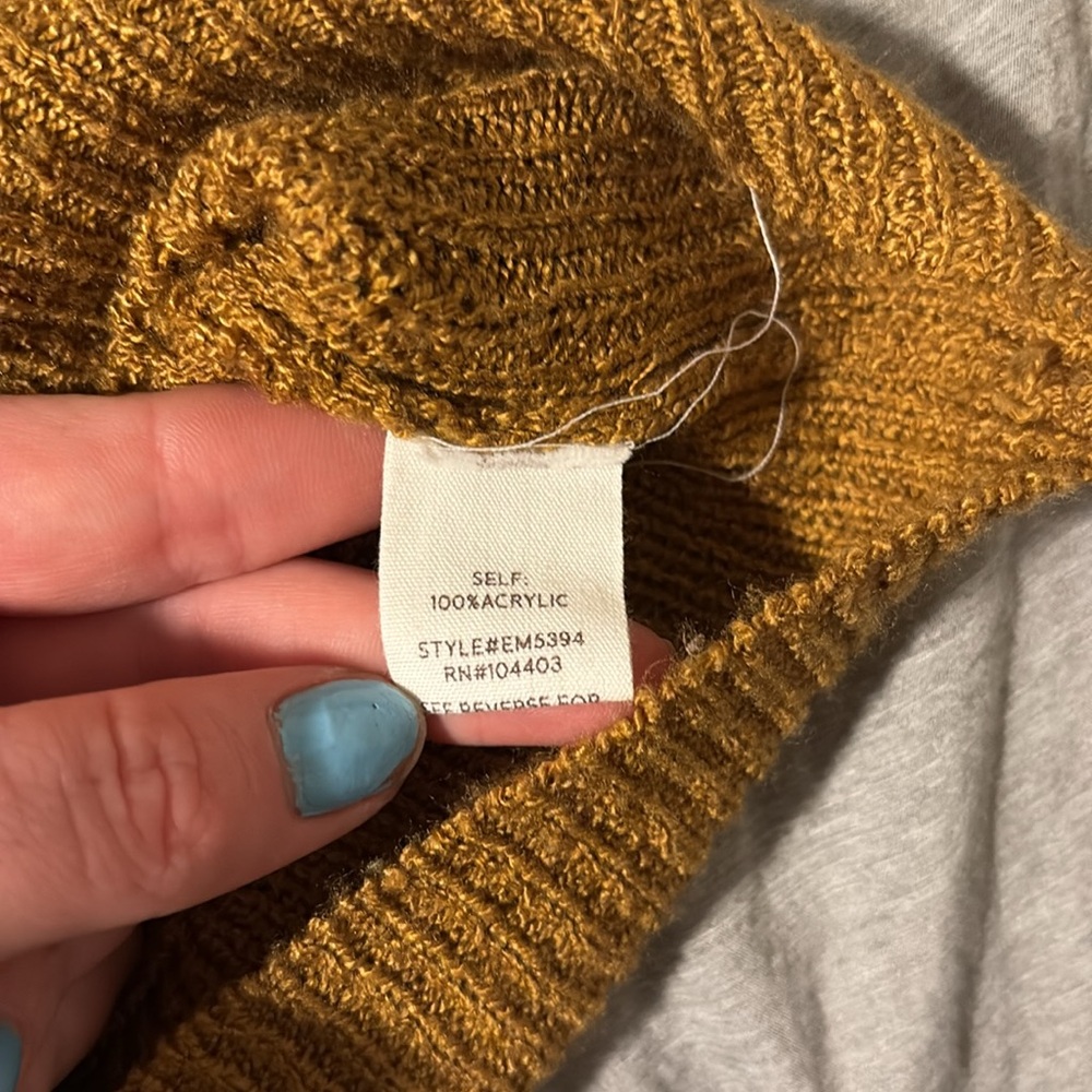 Yellow Sweater - Picture 5 of 7